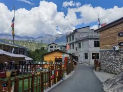 西藏边境村女孩的人生故事：从峡谷铁索到直播带货