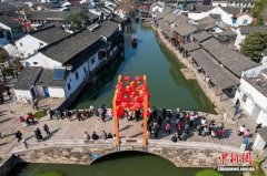 （新春走基层）探访浙江新市古镇品味水乡风情